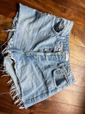 Distressed Zara women’s jeans shorts size 4
